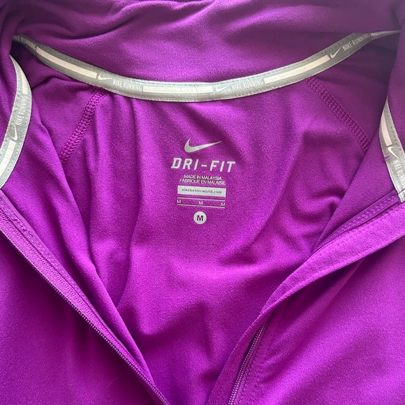 Nike: Women’s Dri-Fit Quarter-Zip Longsleeve Top (Size Medium) - Picture 3 of 6